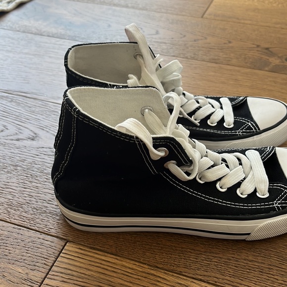 Basic Black Hightop Sneakers womens size 6 - Picture 5 of 6